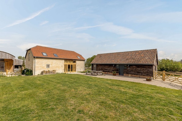 High Barn & Little Barn - StayCotswold