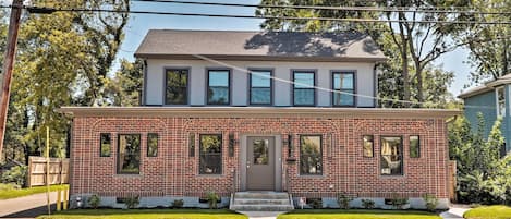 Red Bank Vacation Rental | 8BR | 6.5BA | Stairs Required | 4,731 Sq Ft