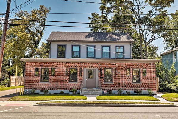 Red Bank Vacation Rental | 8BR | 6.5BA | Stairs Required | 4,731 Sq Ft