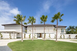 Arrecife Royale - Lake and golf views Villa (1917)