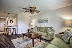 Living Room | Free WiFi | Smart TV | Central A/C