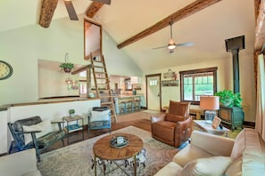 Living Room | Loft | Gas-Powered Stove | Rustic Furnishings