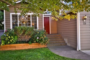 Front outdoor entryway