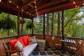 Screened porch to enjoy the fresh mountain forest air and beverage or two.