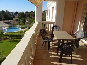 terrasse 14 m2 et piscine