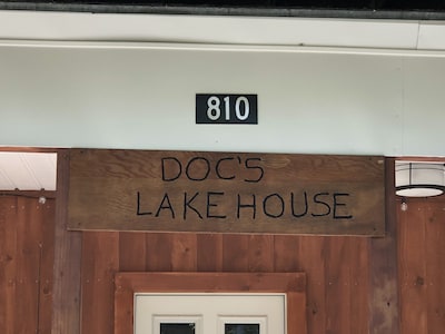 Doc's Lake house 2 bedroom apartment 