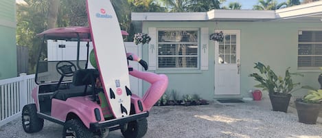 Adorable, Key West Style Cottage just 150 steps from the beach!