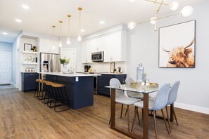 Open concept kitchen and eating area - Perfect for entertaining!