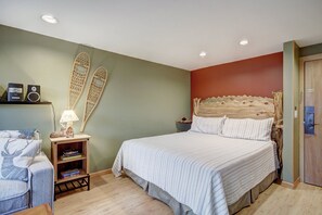 Bed, Village at Breckenridge Peak 9 Inn, Liftside 403, Breckenridge Vacation Rental