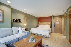 Bed, Village at Breckenridge Peak 9 Inn, Liftside 403, Breckenridge Vacation Rental