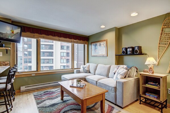 Living Area, Village at Breckenridge Peak 9 Inn, Liftside 403, Breckenridge Vacation Rental