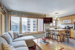 Living Area, Village at Breckenridge Peak 9 Inn, Liftside 402, Breckenridge Vacation Rental