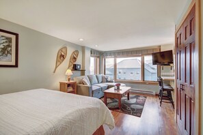 Living Area, Village at Breckenridge Peak 9 Inn, Liftside 402, Breckenridge Vacation Rental