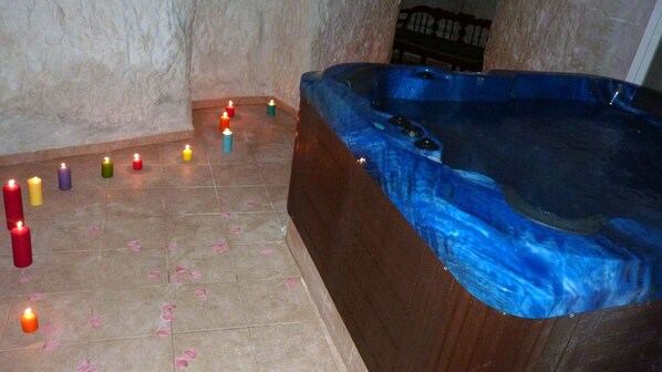 Indoor spa tub