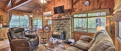 Stanardsville Vacation Rental Cabin | 2BR | 1BA | Stairs Required to Enter