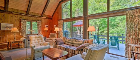 North River Vacation Rental | 5BR | 2.5BA | 2,700 Sq Ft | Stairs Required