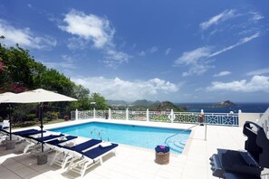 Spacious pool deck