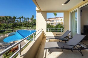 Great Condo wonderful location-Scott W.
