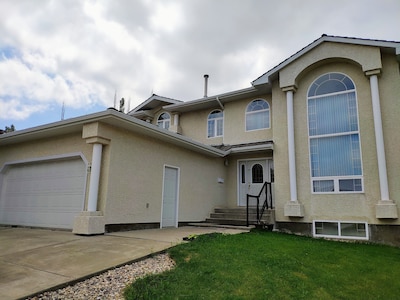 Gorgeous Home in Riverbend w/ Finished Basement