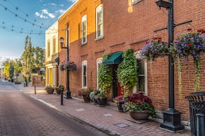 Beautiful European-style Alleyways