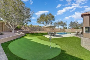 3 hole putting green