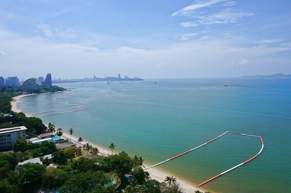 High Quality 3-Bed Apartment in Wongamat