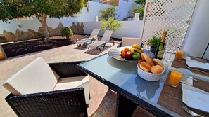 Terrasse mit Garten