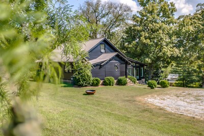 Wildflower Farm - Chic Countryside Leiper's Fork Retreat on 15 Acres with Pond