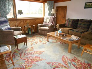 Cozy sitting room / library with stuffed recliners, books, games and DVD player.