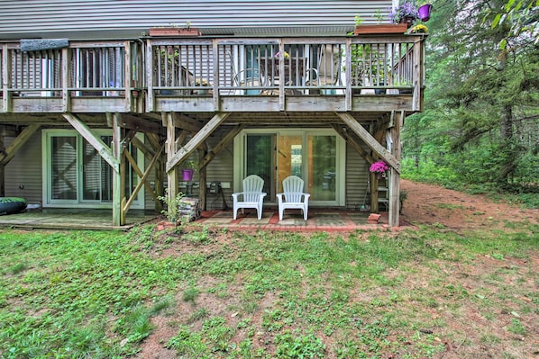 Find a little slice of paradise at this vacation rental townhouse.