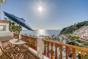 H1778 - Balcony Views Umbrella