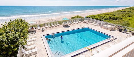 pool and beachview