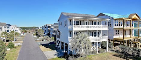 Front Aerial View - Sea La Vie