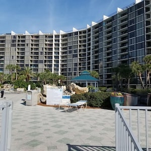 GORGEOUS AMAZING BEACH VIEWS CONDO DIRECTLY ON THE BEACH! Edgewater Beach Resort