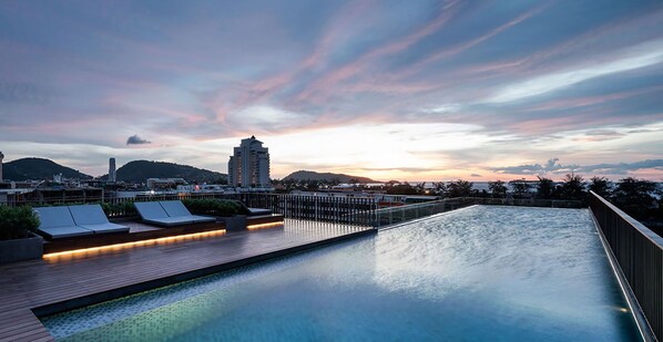 Rooftop pool
