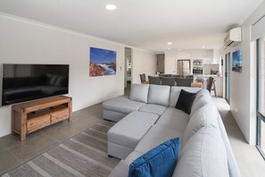 Living room (2)