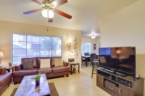 Living Room | Free WiFi | Smart TV | Central A/C