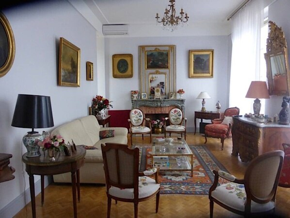 Salon