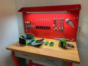 Garage workbench with ski tuning tools