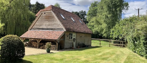 Oak barn - private access and gardens