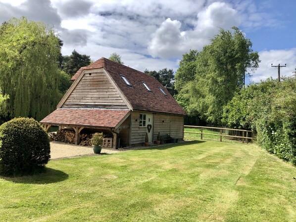 Oak barn - private access and gardens