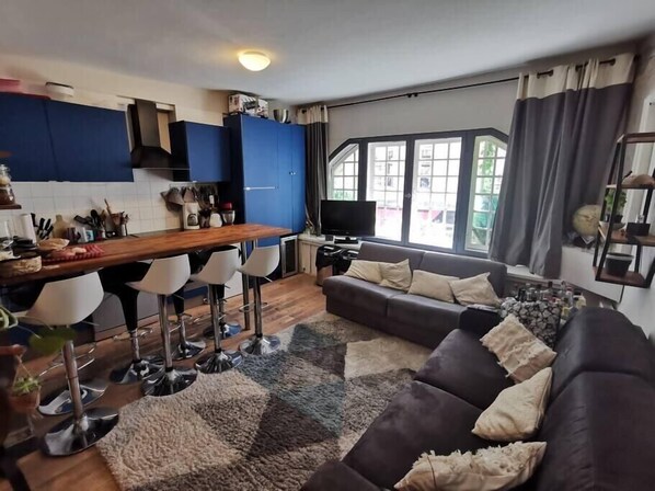 Comfy Living room and fully equipped Kitchen 