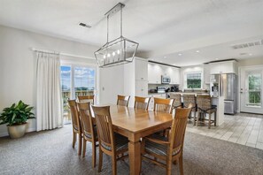 Powell Dining to Kitchen