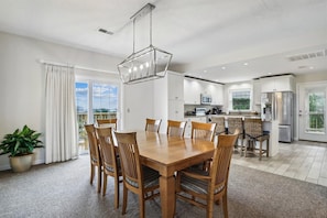 Powell Dining to Kitchen