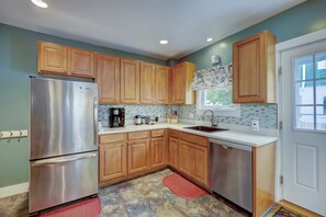 Well- stocked Kitchen to cook tasty meals. Has coffee maker, toaster, blender 