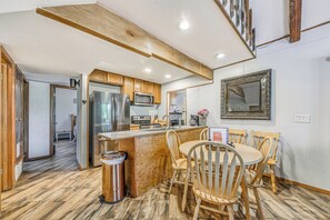 Dining Table & Kitchen