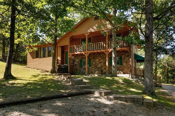 This ultra private property is right in the heart of Branson, but you would never know it!