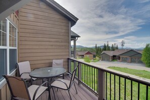 Deck | Outdoor Dining
