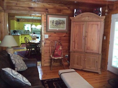 Secluded Cosy Cabin on 650ft creek on 2 acres+