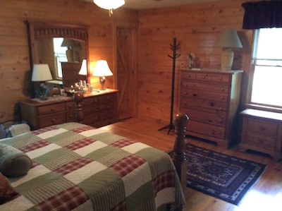 Secluded Cosy Cabin on 650ft creek on 2 acres+